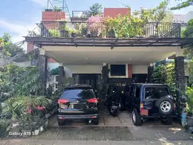Rumah Hoek Depan Taman di Raffles Hills Cibubur