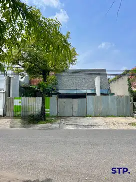 DIsewakan ex cafe jalan opak surabaya