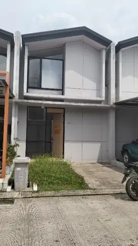 Disewakan Rumah Cluster Water Front Lippo Cikarang, 38 Juta/Tahun!