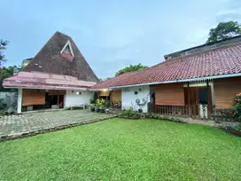 Dijual Rumah Luas Ada Taman Depan & Belakang di Menteng