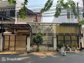 Dijual cepat rumah di kelapa gading pinggir jalan raya jakarta utara.
