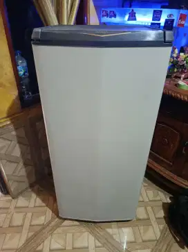 Kulkas 1 pintu merek AQUA