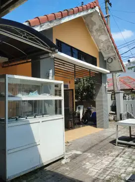 Dijual rumah Nirwana Eksekutif di pinggir jalan utama