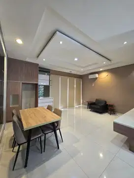 rumah pik1 grisenda cluster lucky park 8,5x18,minimalis,3 lantai
