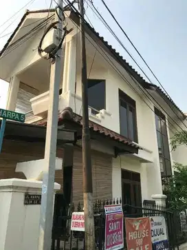 DIJUAL RUMAH HOOK 2 LANTAI ADA KIOSNYA KELAPA GADING