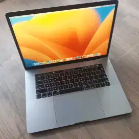 Macbook pro 2018 touchbar 15 inch ram 32gb ssd 512 core i7 dual VGA