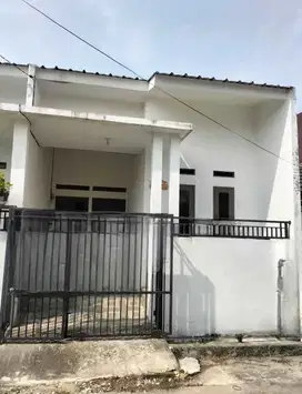Dijual Rumah Minimalis Putih dekat Summarecon Crown Gading!