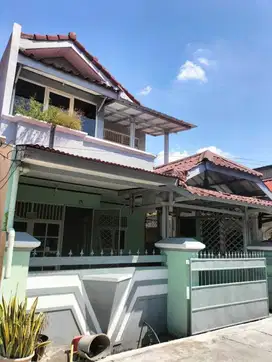Dijual CEPAT! Rumah Besar 2 lantai di Harapan Indah - Harga Under 1M!
