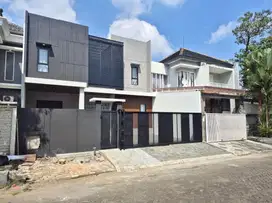 Rumah Baru 2 Lantai di Perumahan Araya Golf Ada Kolam Renang