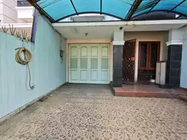 DISEWAKAN RUMAH 2 LANTAI AREA KOMERSIL DI TANJUNG DUREN