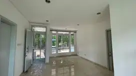 Dijual Rumah Crown Mansion Pik 8x15 2,5Lantai Ada Lift Siap Huni