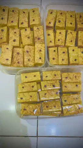 Jual aneka kue proll tape ..bolu potong