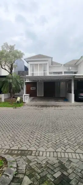 Disewakan murah rumah di royal residence