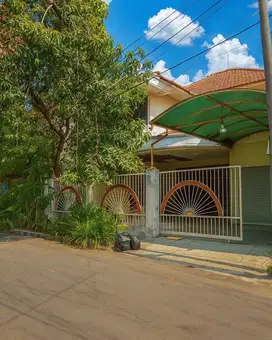 Rumah Darmo Permai Utara Siap Huni • Garasi • Carport 1  Dimensi: 12x2