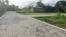 5 MENIT SINDU KUSUMA EDUPARK: Tanah Jl Kabupaten di Nogotirto Jogja
