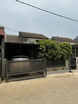 Rumah dalam Komplek Tenang asri di Perumahan Cinere residence Depok