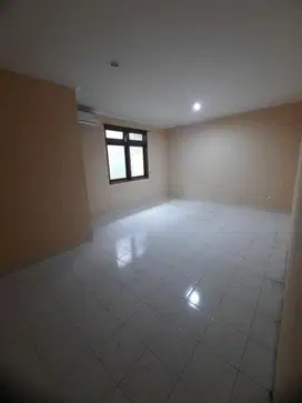 DISEWAKAN RUMAH DAAN MOGOT BARU 2 lantai SEMIFURNISHED KALIDERES