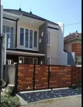 Dijual Rumah 2 Lantai Siap Huni di Selatan Surabaya