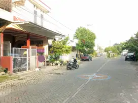 Jual Rumah Siap Huni 2lantai ROW 4.5 Mobil 5kt 3km