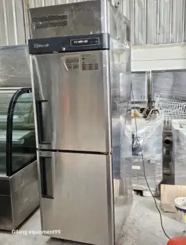 Upright freezer 2 pintu tipe KF25-2 merk Turboair berkualitas