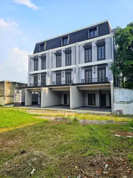 Dekat Kuningan. Rumah Dijual Buncit - Kemang. UNIT BARU, Full Marmer
