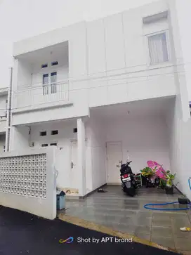 RUMAH BAGUS SEMI-FURNISHED DLM CLUSTER AKSES 2 MBL SHM IMB CONDET