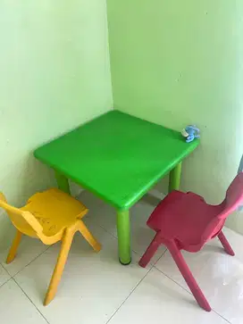 Meja belajar anak