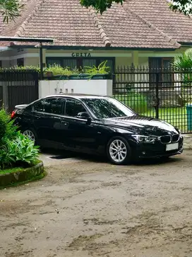 BMW 320i sport lci 2016 odo 52rb km istimewa