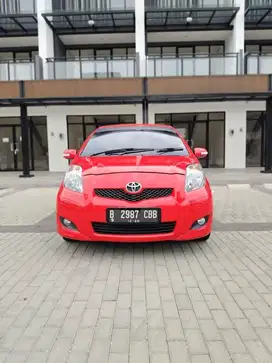 tdp 15 jt Toyota Yaris E AT 2011 merah
