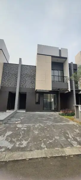 DISEWAKAN RUMAH 2 LANTAI CLUSTER ELDORA SUVARNA SUTERA TANGERANG