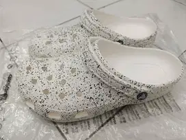 sendal crocs original
