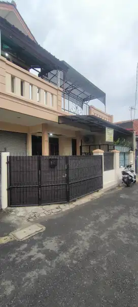 Disewa Rumah 2 Lantai Luas & Strategis di Condet Kramat Jati