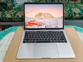 Laptop macbook pro retina touchbar 2016 tw tunderbolt kondisi istimewa