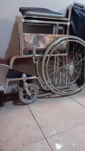 kursi roda pemakain pribadi