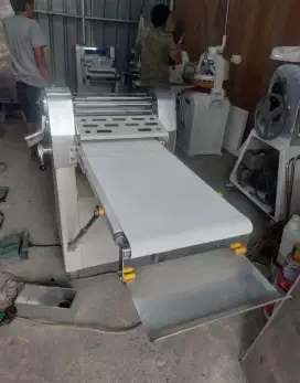 Mesin standing dough sheeter merk First Bake Taiwan penipis adonan