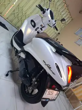 YAMAHA GRAND FILANO LUX ABS