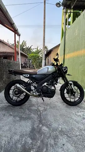 YAMAHA XSR 155.