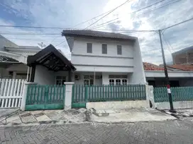 DIJUAL  CEPAT RUMAH 2 LANTAI RUMAH DARMO PERMAI SELATAN
