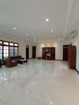 Disewakan Rumah Siap Huni Putat Indah dekat Mayjend Sungkono Tol Satel