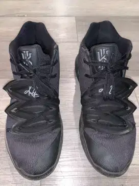 Nike Kyrie 5 Rainbow Sole Triple Black