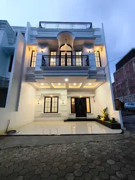 Jual rumah 3 lantai jalan lebar di Jagakarsa Jakarta Selatan