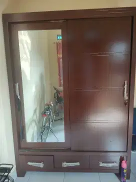 Lemari pakaian besar sliding masih mulus