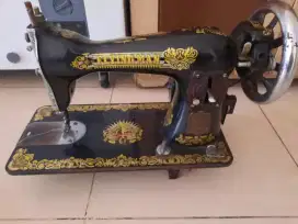 Mesin jahit jadul pakai dinamo merk butterfly