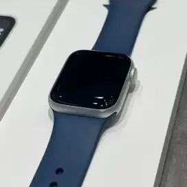 Second apple watch se gen 2 40mm  garansi s/d desember 2025