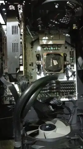 CPU AMD RYZEN 7 1700/MSI B350 AM4/DDR4 32GB/GTX 1060 6GB/ 256GB JAKSEL