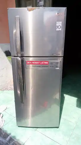 Kulkas 2 pintu merek LG