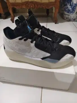 Sepatu basket air Jordan 39 seken istimevah