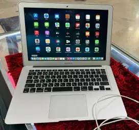Apple Macbook Air 2017 13 Inch 128GB Bekas Pakai Normal Sehat