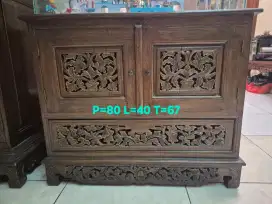 Bufet jati ukir. Ada 2 buah. Harus terjual karena pindah rumah