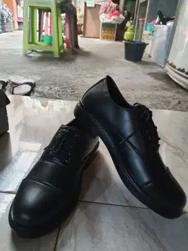 Sepatu pantofel tali